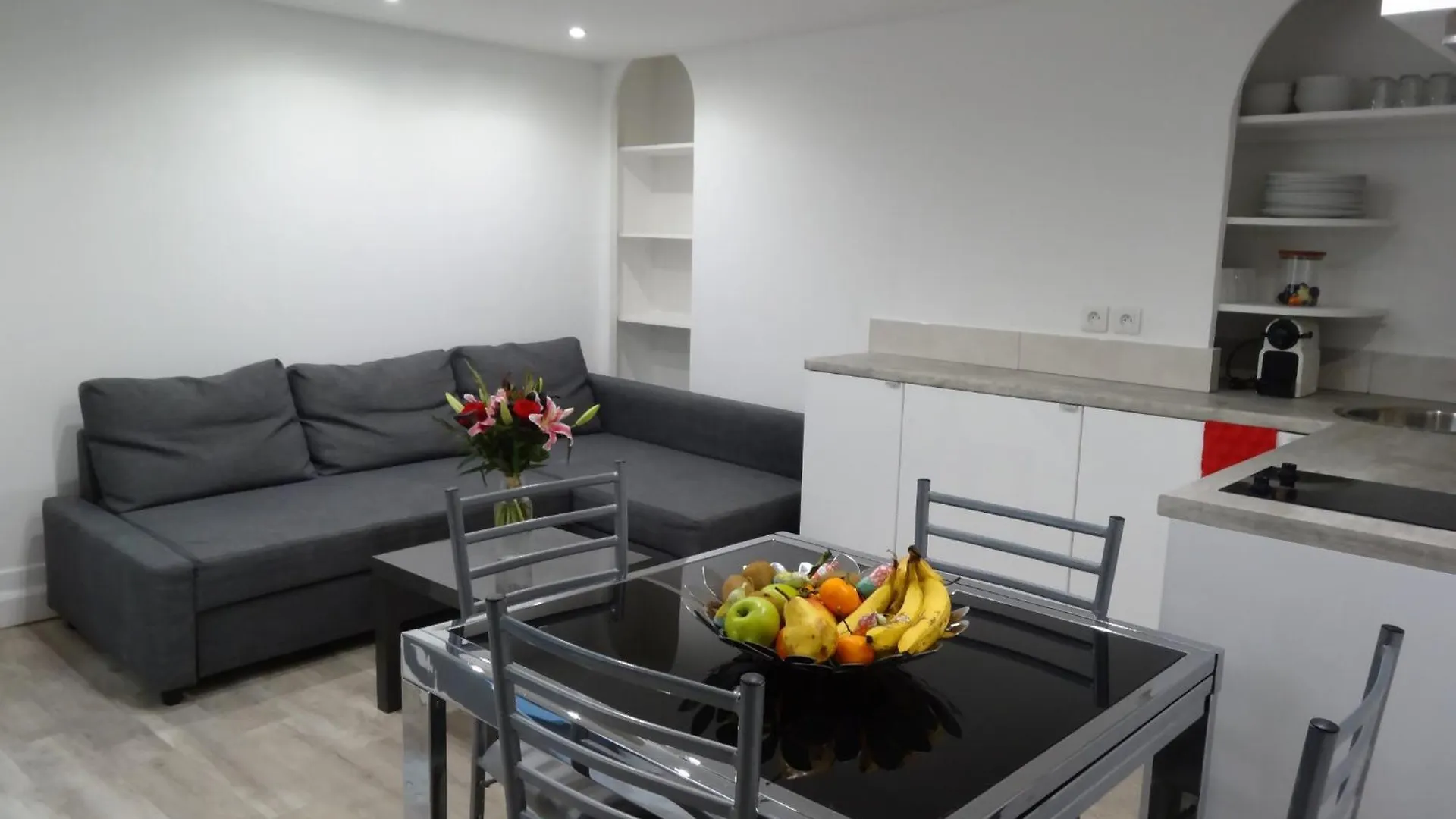 Practical Lodging Near Le Louvre location