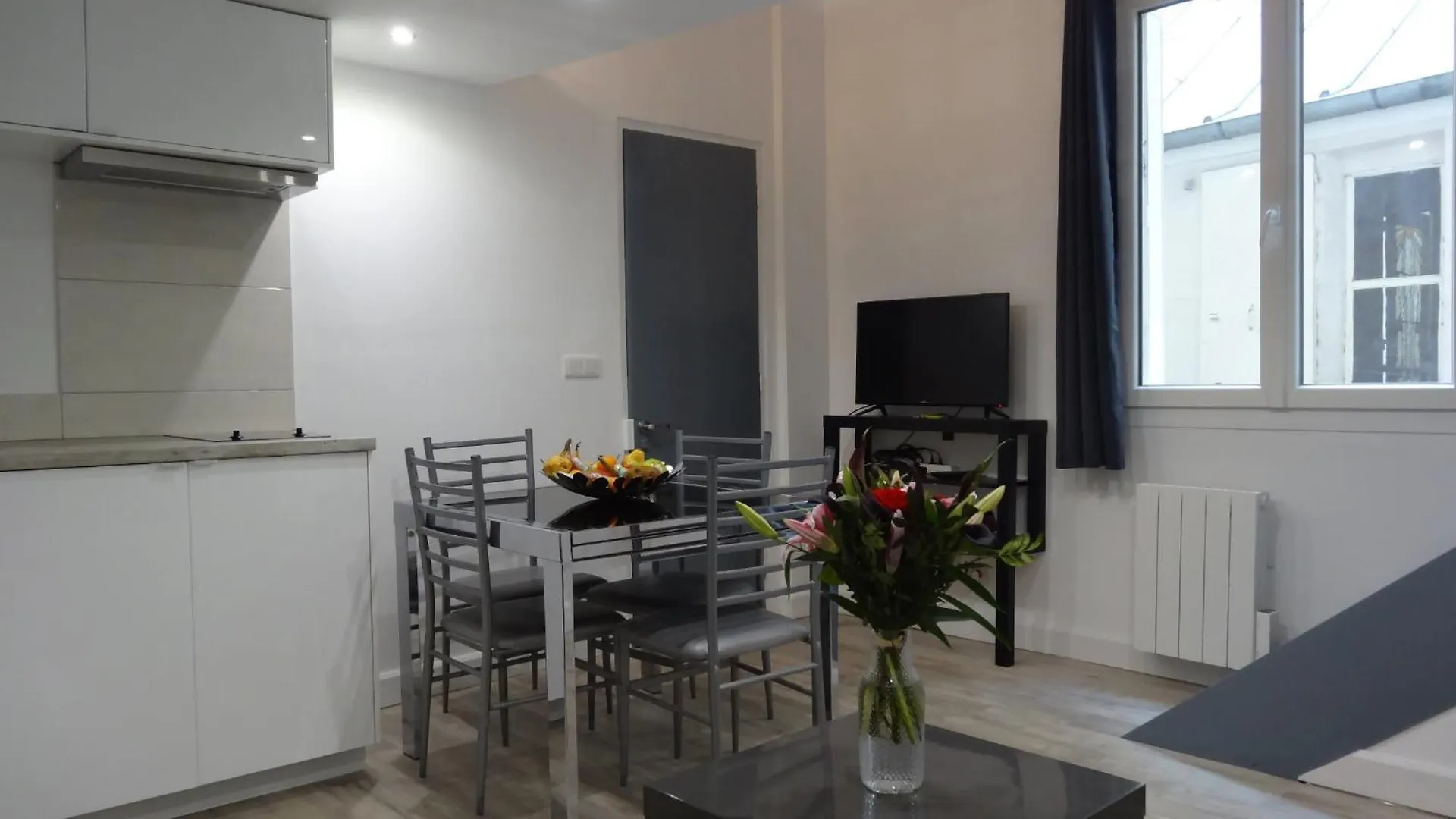 Apartment Practical Lodging Near Le Louvre Paris